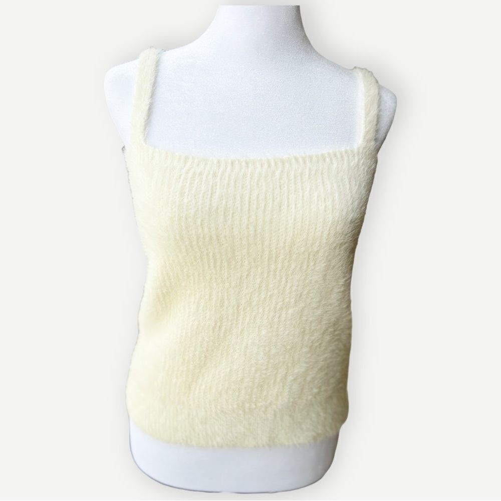 Willow & Wind Fuzzy Cream Sleeveless Sweater Y2K Style Tank Top. Small.